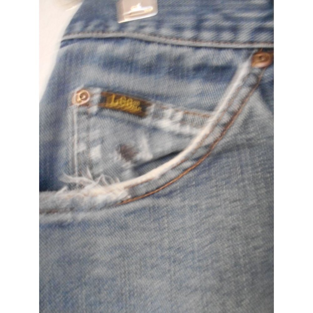 Lee Size 36 x 30 Regular Fit 100% cotton well distressed jeans - Picture 6 of 9